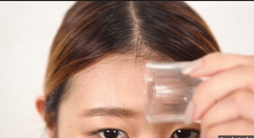 Chay xe da vi massage khong dung cach bang coc thuy tinh-Hinh-2