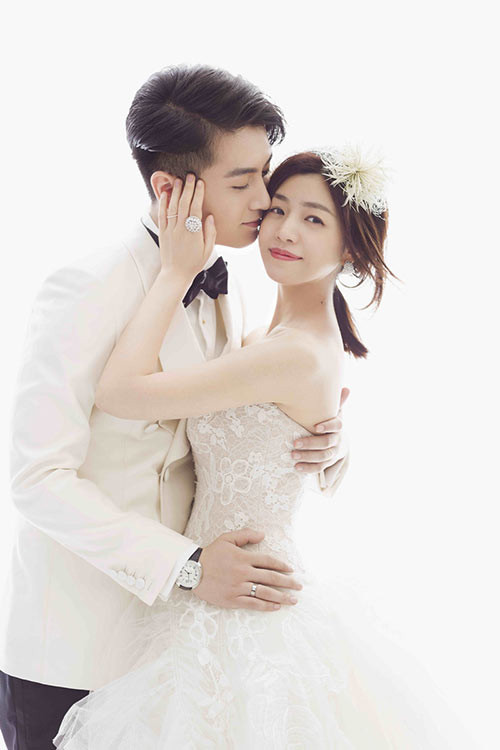 Truyền thông Trung Quốc cho rằng cặp Quá Nhi – Long Nữ này yêu nhau từ tháng 12/2014, khi bộ phim "Tân thần điêu đại hiệp" đóng máy.