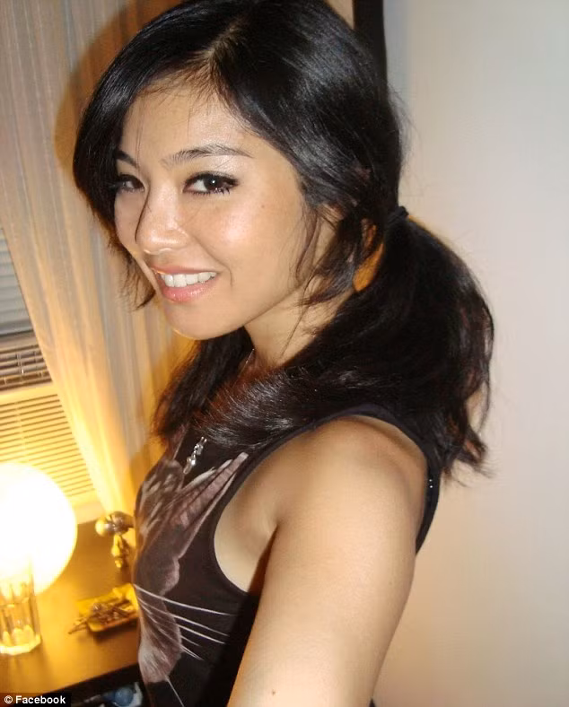 Tuy nhiên, gần đây cô mệt mỏi với những trò quấy rối như thế nên quyết định chống trả. "Tôi thực sự tức giận", Mia nói. Cô cho biết thêm: "Thật không thể chấp nhận được khi người ta xử sự với kẻ khác theo cách đó. Người ta thường chối bỏ sự tồn tại của nạn phân biệt chủng tộc hoặc giới tính. Nhưng tôi bị quấy rối gần như mỗi ngày và đây là bằng chứng của tôi".