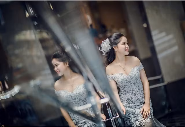 Hồng Nhung là cựu học viên lớp B6, chuyên ngành Cảnh sát Giao thông (Học viện Cảnh sát nhân dân).