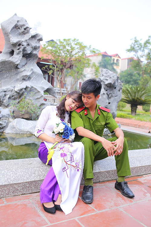 Giây phút lãng mạn cũng được các bạn sinh viên cho vào bộ ảnh kỷ yếu.