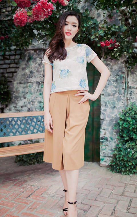 Cô bạn sinh năm 1994 này thích phong cách thời trang mạnh mẽ và cá tính, thoải mái.