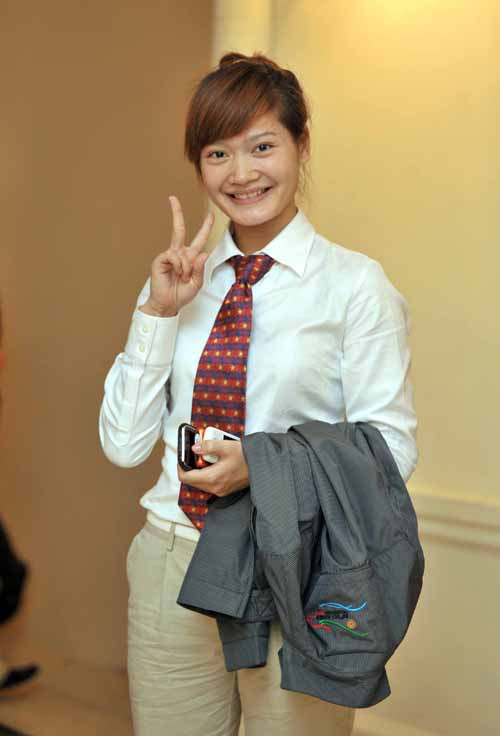 Ngoài đời, Phương là cô gái dịu dàng, dễ thương xinh xắn, Bích Phương mạnh mẽ trên sàn đấu là thế, nhưng ngoài đời lại rất nữ tính và rất hay khóc nhè.