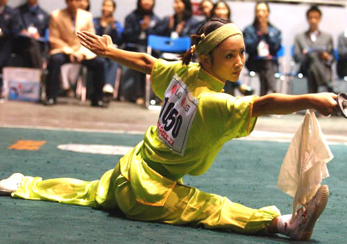 Lần đầu tiên tham dự một giải tầm cỡ quốc tế, cô đã được sự động viên của thầy cô và các anh chị trong đoàn để vượt qua những lo âu, áp lực, hoàn tất hai bài thi xuất sắc mang về cho Wushu Việt Nam một huy chương vàng Đao thuật và một huy chương bạc Trường quyền. Cô đã đi vào lịch sử thể thao Việt Nam với tư cách người đầu tiên đoạt được HC vàng thế giới. Từ đấy, đi đến đâu Thúy Hiền lại gặt vàng đến đó. Thúy Hiền đã giành được 7 huy chương vàng thế giới, 2 huy chương vàng châu Á, 2 huy chương vàng Đông Nam Á, và là vận động viên wushu Việt Nam giành nhiều huy chương vàng nhất tại các kỳ SEA Games với 8 lần bước lên bục cao nhất.