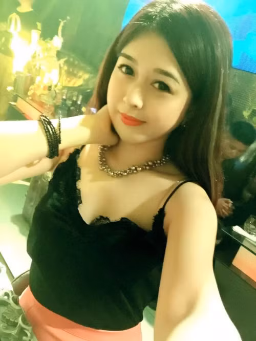 Thieu gia Ha thanh di sieu xe tang hoa ban gai hot girl-Hinh-4