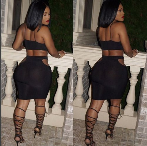 Mặc dù dính nhiều tin đồn "dao kéo" nhưng ngôi sao mạng xã hội này vẫn thường xuyên đăng tải ảnh miệt mài trong phòng tập gym như một cách tuyên bố vóc dáng của mình nhờ tập luyện chăm chỉ mà có được.