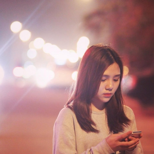 Chia sẻ với PV , cô gái này cho biết: “Mình tên Trương Bạch Diệp, sinh năm 1996, có sở thích ăn uống, nghe nhạc của maroon 5 và kinh doanh. Từng đạt được một số giải văn nghệ nho nhỏ. Hiện mình đang theo học trường ĐH Văn hóa nghệ thuật Quân đội và có bán hàng online để kiếm thêm thu nhập”.