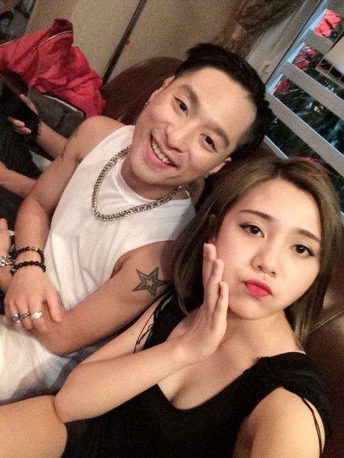 Chỉ sau ít giờ được đăng tải, đoạn clip này đã nhận được hơn 40 ngàn lượt xem và hàng chục ngàn bình luận khen hay của cộng đồng mạng. Nhanh chóng, tin tức về cô bạn này cũng được cư dân mạng tìm kiếm.