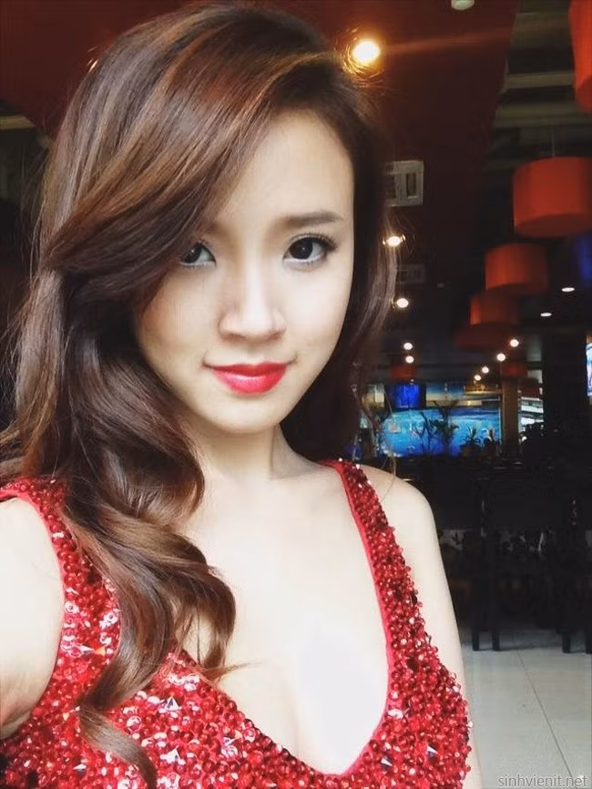 Tuy nhiên, mới đây, một nữ sinh 17 tuổi ở Cà Mau lên tiếng xác nhận mối quan hệ với chồng sắp cưới của hot girl Midu.