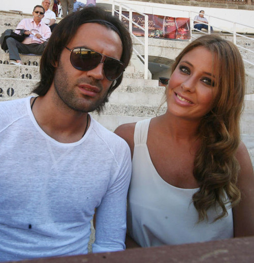 Tuy nhiên, chẳng lâu sau cô nàng phải rút lại lời thề khi bước vào cuộc phiêu lưu tình ái với hậu vệ Malaga, Sergio Sanchez hồi đầu năm 2013. Cuộc tình của Elisabeth và Sergio Sanchez kết thúc tuyệt đẹp bằng một lễ cưới hoành tráng vào ngày 6/6/2014. Song việc cô quyết định gắn bó cuộc đời với Sergio Sanchez, hậu vệ vô danh của Malaga là điều hoàn toàn bất ngờ. Vừa qua, nàng WAGs đã kỷ niệm một năm ngày cưới.