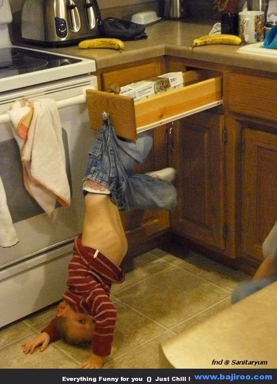 Chỉ tại cái hộc tủ này.