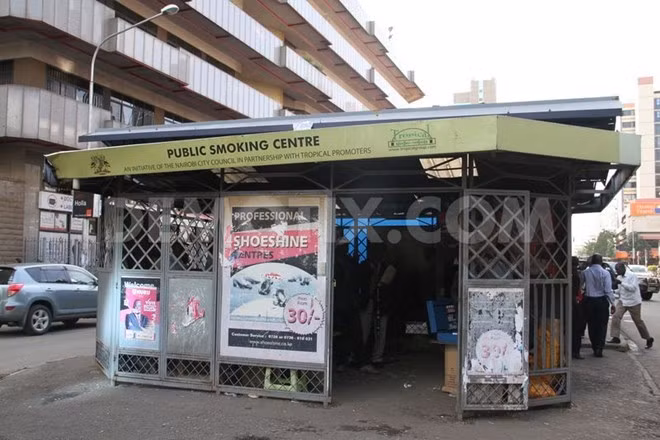 Chỉ hút thuốc tại các khu vực theo quy định ở Kenya: Quốc gia này có quy định nghiêm ngặt về nơi được phép hút thuốc. Du khách không được hút thuốc ở các trung tâm mua sắm, nhà hàng hay thậm chí ở ngoài trời tại khu vực không có biển báo cho phép. Những người bị bắt gặp sẽ phải đóng tiền phạt, hoặc thậm chí là ngồi tù. Ảnh: Avinets.