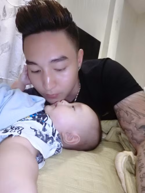 Ngoài ra Hoàng Sơn cũng có quan điểm khá tân tiến về việc nhà: “Nhiều người hay định kiến việc nhà là của đàn bà, mình thấy họ thật ấu trĩ và không biết suy nghĩ. Đã là vợ chồng thì chẳng việc gì là của riêng ai hết. Ai làm được thì làm sao phải phân biệt làm gì?”.