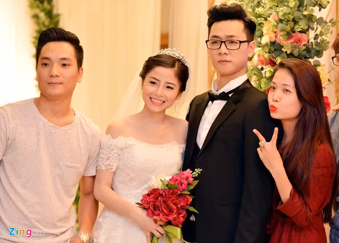 Sau một năm hẹn hò, Ba Duy - Nam Thương chính thức trở thành vợ chồng vào ngày 20/10. Cả hai đã tổ chức đám cưới với sự tham gia của đông đảo người thân trong gia đình và bạn bè thân thiết.