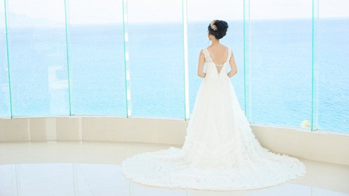 Sau hôm đó, cô bé kia không qua nhà Vy nữa, còn Vy thì cứ thu mình trên phòng khóc thút thít, ở dưới bếp mẹ Vy cũng trào nước mắt mà không biết an ủi con thế nào. Thương con, mẹ Vy lại nhắn tin xin bạn gái xuống gặp Vy một lần, nhưng cuối cùng mọi chuyện cũng chẳng đi đến đâu.