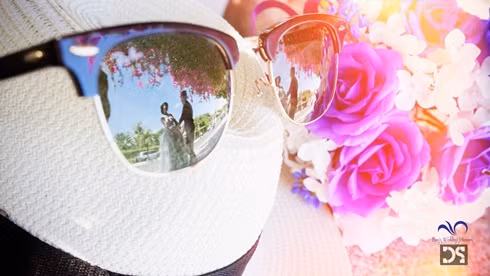 Thế là mẹ bắt xe về nhà cha mẹ Hà, ngồi trên xe mà bao nhiêu hình ảnh, kịch bản hiện lên trong đầu, nào là cha mẹ cô gái sẽ nổi điên lên, sẽ chửi mắng, thậm chí xông vào đánh đập…