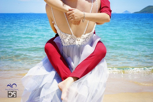 Khi mẹ đề cập vấn đề chính, gia đình Hà rất cởi mở, họ nói miễn là con gái họ thấy hạnh phúc, sống vui là họ vui rồi. Sau đó hai gia đình chúng tôi đã làm vài mâm cơm, gọi là chứng giám cho hai đứa thành vợ chồng”.