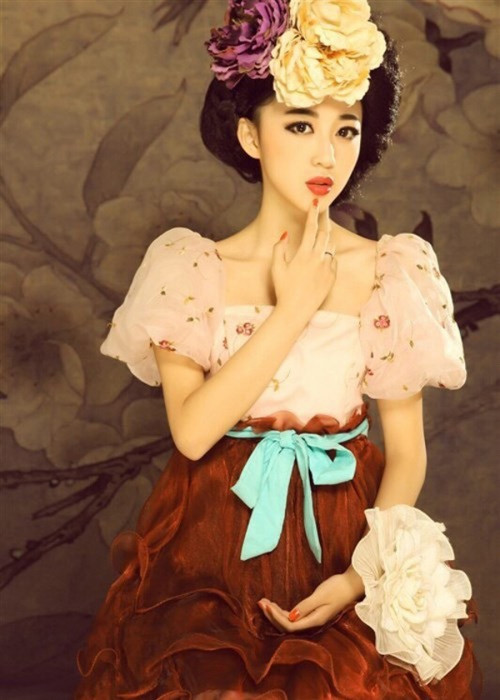 Hình ảnh xinh đẹp của cô gái này nhận được rất nhiều lời khen ngợi và săn đón của cộng đồng mạng.