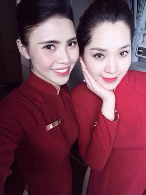 Tiếp viên hàng không Việt xinh như mộng. Hoàng Thanh Thúy (SN 1990) - Tiếp viên Vietnam Airlines sở hữu vẻ đẹp sắc sảo và khiến nhiều người yêu thích nhờ gu ăn mặc tinh tế.