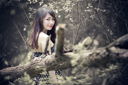 Bên cạnh sở thích chơi với cún cưng, cô bạn quê Hạ Long (Quảng Ninh) còn thích chụp ảnh, shopping, du lịch và ca hát.