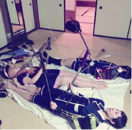 … thì các đối thủ đang nằm ở tư thế này.