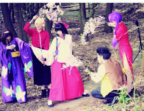 … là nhờ những bạn diễn và đạo cụ “khủng” như thế này.