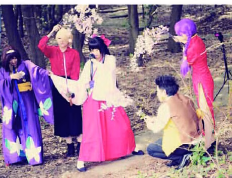 … là nhờ những bạn diễn và đạo cụ “khủng” như thế này.