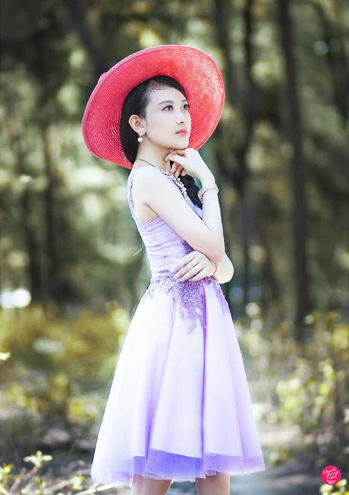 Tốt nghiệp trường Trung cấp cảnh sát nhân dân, hành trang của cô nàng 9X là tấm bằng giỏi, 10 tấm bằng khen ở nhiều hoạt động khác nhau cùng khối kiến thức chuyên môn và tinh thần kỷ luật cao.