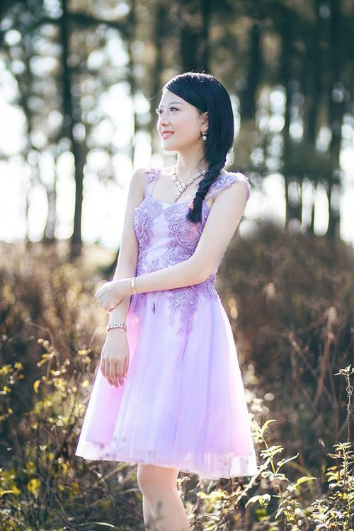 Được cử về công tác tại đội hành chính công an thị xã Cửa Lò, tỉnh Nghệ An, Tú Anh tiếp tục gây ấn tượng mạnh bởi sự năng động, nhiệt tình của mình. Cô nàng được đề cử làm phó bí thư chi đoàn, phụ trách mảng văn nghệ.