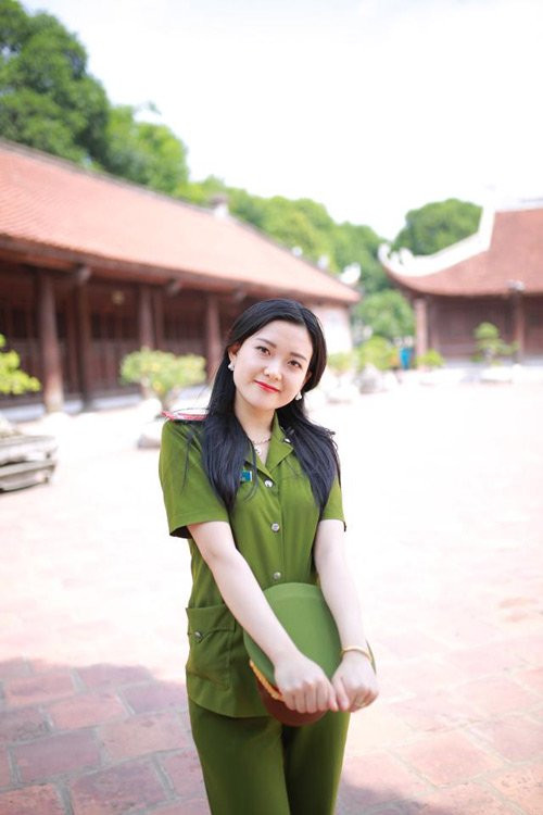 Tú Anh sở hữu thân hình khá chuẩn với chiều cao 1,63m. Cô nàng gây ấn tượng với làn da trắng, khuôn mặt bầu bĩnh, các đường nét thanh thoát và nụ cười tỏa nắng.