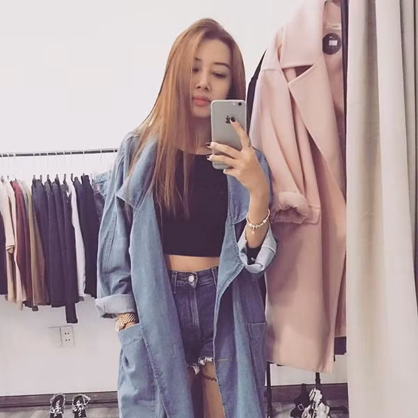 Mạc Hồng Quân đã lên tiếng khẳng định anh và cô gái trẻ chỉ là bạn bè.