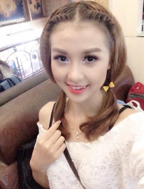 Chứng kiến những em bé hàng ngày tới trường trên đôi chân trần, chiếc áo rách, không đủ ấm vào mùa Đông. 4-5 em chung nhau cuốn sách giáo khoa rồi bụng đói meo tới trường...Những hình ảnh đấy đã ngấm vào mình, và mình muốn giúp các em nhưng mình không có tiền, mình chỉ có lòng nhiệt huyết.