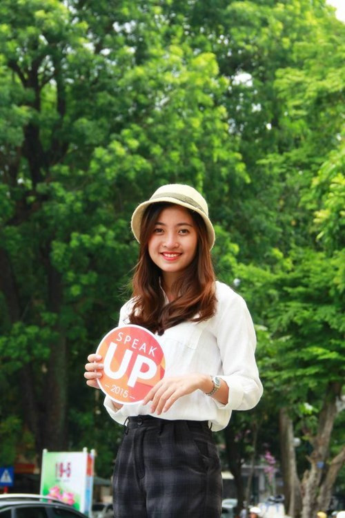 Năm 2015, Mai Anh cùng với những người bạn của mình tham gia cuộc thi Speak Up do CLB AMC tổ chức và xuất sắc đạt giải 3. Mai Anh chia sẻ: “Với mình đây không hẳn chỉ là một cuộc thi, đây là cơ hội để mình có thêm nhiều người bạn, nhiều kỉ niệm đẹp, mình biết được bản thân đang thiếu những gì và cảm nhận được tình cảm. Với sự quan tâm của mọi người, mình biết mình sẽ còn phải nỗ lực và cố gắng nhiều hơn nữa”. Ảnh: Fanpage Speak Up