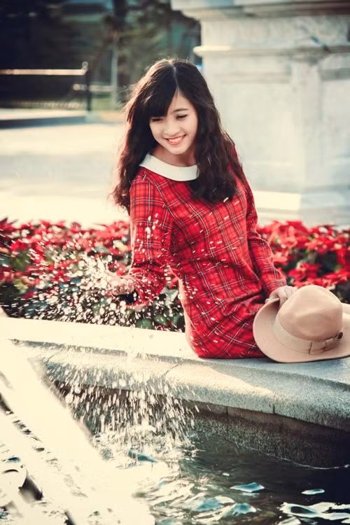 Tham gia AMC, Mai Anh được các anh chị MC nhiệt tình chỉ dạy, giúp đỡ và nhanh chóng tiến bộ. Ảnh: FBNV