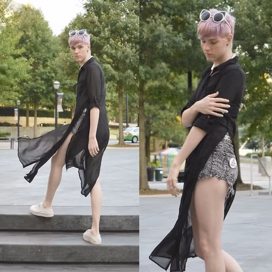 Giờ đây, cứ mỗi khi giao mùa các tín đồ thời trang đồng tính lại chờ đón những bộ sưu tập mới với chính Alexander làm người mẫu.