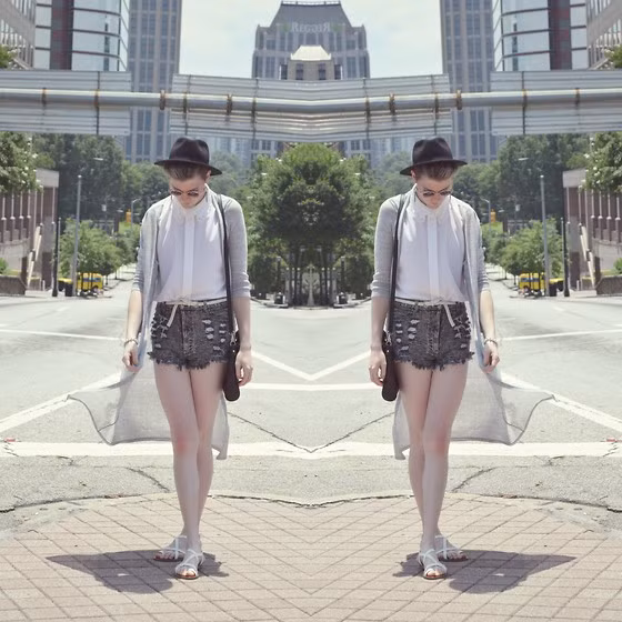 Từ cách tạo dáng, thần thái của Alexander đều một mực khẳng định giới tính của anh.