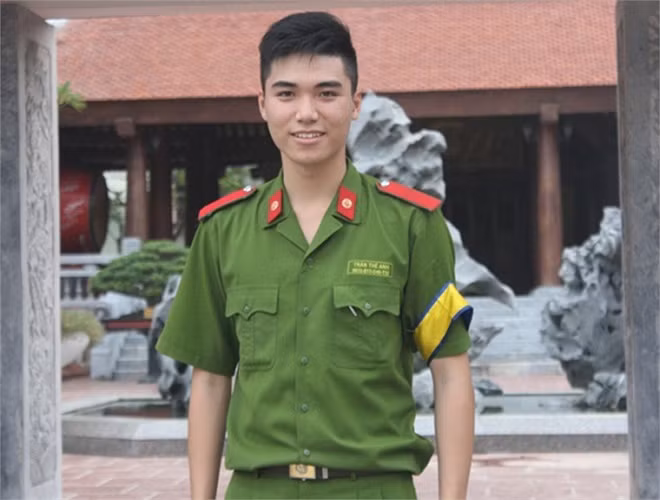 Nam sinh này luôn dành được tình cảm yêu quý từ bạn bè, thầy cô. Cậu được nhiều người nhận xét là vui tính, hài hước.