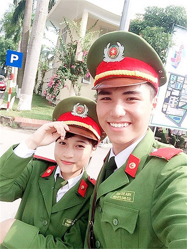 Vừa sở hữu thân hình chuẩn vừa sở hữu thành tích học tập đáng ngưỡng mộ, Trần Thế Anh (sinh viên năm thứ 2, chuyên ngành Cảnh sát đường thủy nội địa, Học viện Cảnh sát Nhân dân) hút sự chú ý của dân mạng trong thời gian vừa qua.