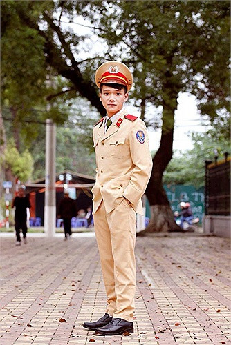 Tuấn Kiệt sinh năm 1994, đến từ Lạng Sơn và hiện đang là sinh viên chuyên ngành Cảnh sát Giao thông - Học viện Cảnh sát Nhân dân.