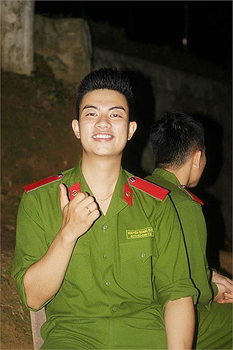 Quang Đức luôn hút dân mạng bởi vẻ ngoài điển trai, nụ cười sắc sảo.