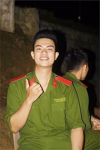 Quang Đức luôn hút dân mạng bởi vẻ ngoài điển trai, nụ cười sắc sảo.