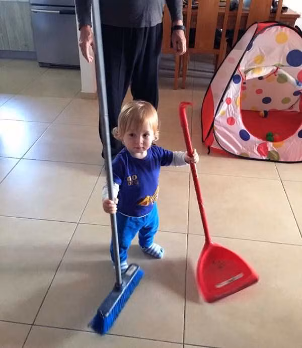 Tuổi nhỏ làm việc nhỏ.