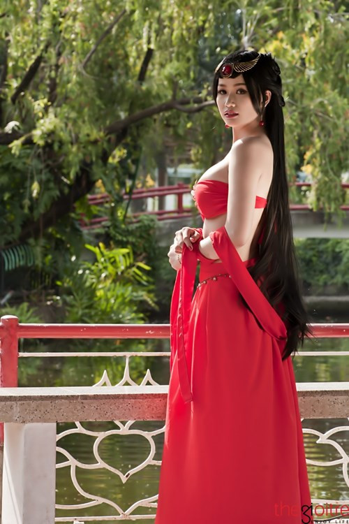 Vừa qua, Diễm My lọt top 7 cuộc thi Miss DJ 2015. Ngoài ra cô từng đạt giải triển vọng trong cuộc thi tiếng hát truyền hình Kiên Giang năm 2012.