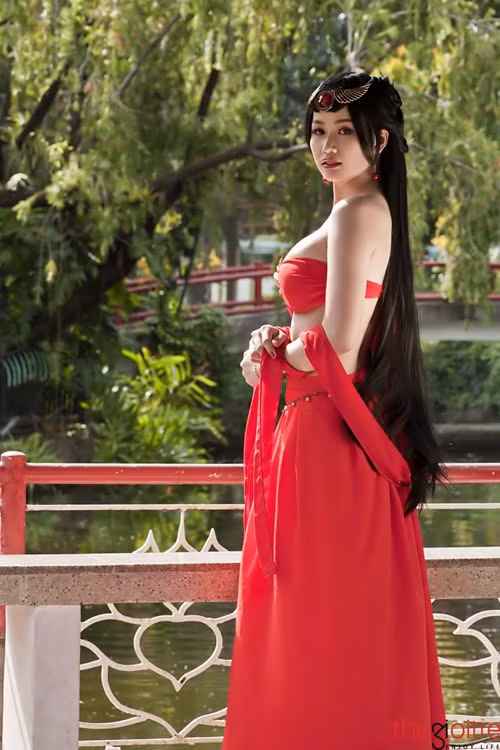 Vừa qua, Diễm My lọt top 7 cuộc thi Miss DJ 2015. Ngoài ra cô từng đạt giải triển vọng trong cuộc thi tiếng hát truyền hình Kiên Giang năm 2012.