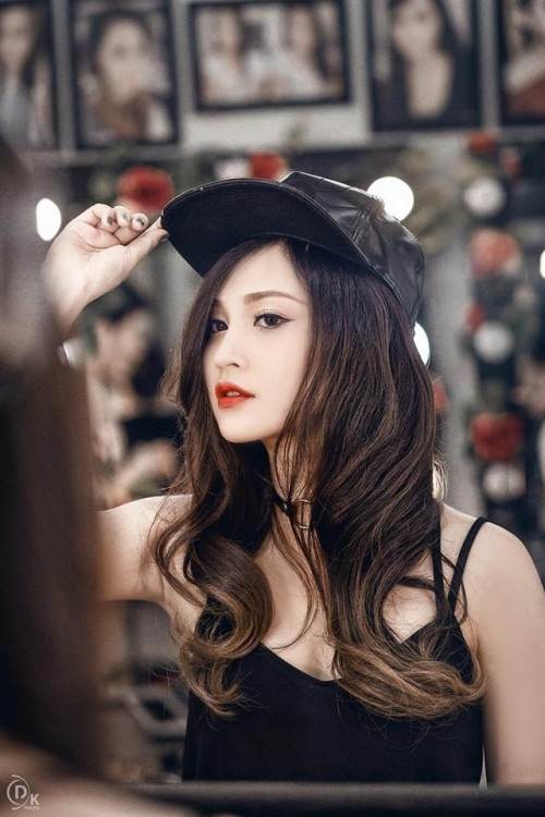 Được biết Thùy An đã có bạn trai được một năm và cô bạn chưa bao giờ đặt ra hình mẫu lý tưởng về một người bạn trai, cô chỉ mong hai người bên nhau cảm thấy hạnh phúc vậy là đủ.