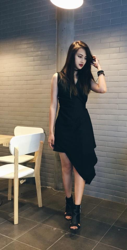 Được vinh dự đứng trong hàng ngũ của lực lượng Công an nhân dân, khi hỏi bạn có gặp bất kỳ khó khăn nào trong công việc hay không, nữ công an 9X Thùy An bày tỏ: “Theo mình thấy thì cũng lúc này lúc kia. Bạn biết đấy, khối lượng công việc không phải lúc nào cũng đều đều hàng ngày chỉ có chừng ấy. Có lúc nhiều lên, có lúc ít đi. Vậy nên đôi khi vất vả một chút là điều khó tránh khỏi. Nhưng gọi là khó khăn thì chắc không có vì mình cũng luôn cố gắng vui vẻ để mọi việc được suôn sẻ hơn thôi”.