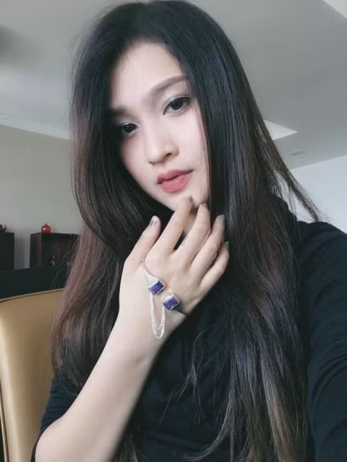 Ngắm nhan sắc xinh đẹp của nữ công an 9X.