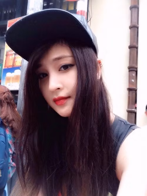 “Hiện tại mình mới có 21, vẫn còn trẻ. Cũng chưa nói trước được điều gì. Chắc sau này sẽ thực hiện một số dự án hay kế hoạch nho nhỏ. Còn bây giờ mình chỉ muốn làm tốt nhiệm vụ của một người chiến sĩ Công an nhân dân thôi”, Thùy An nói thêm về dự định sắp tới.