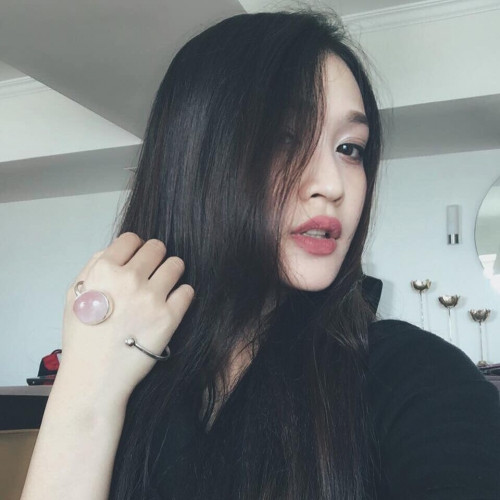 Vì công việc chiếm gần hết thời gian ban ngày của Thùy An, nên Thùy An rất khó khăn trong việc sắp xếp thời gian tham gia các hoạt động nghệ thuật. Cô bạn cho biết thời gian rảnh thường làm các đồ phụ kiện handmade để thỏa mãn sở thích thiết kế thời trang.