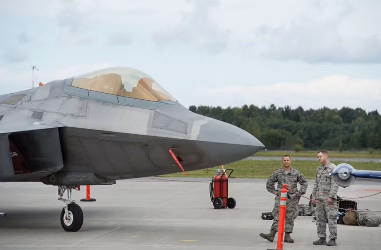 Hai chiếc F-22 này thuộc Phi đoàn tiêm kích 95, đặt ở căn cứ Tyndall được cho là sẽ hoạt động ở châu Âu tới giữa tháng 9.